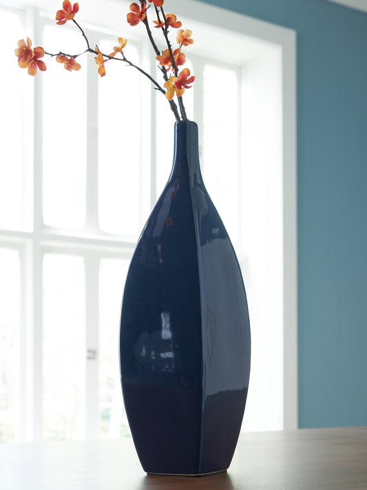 Abtinson Vase